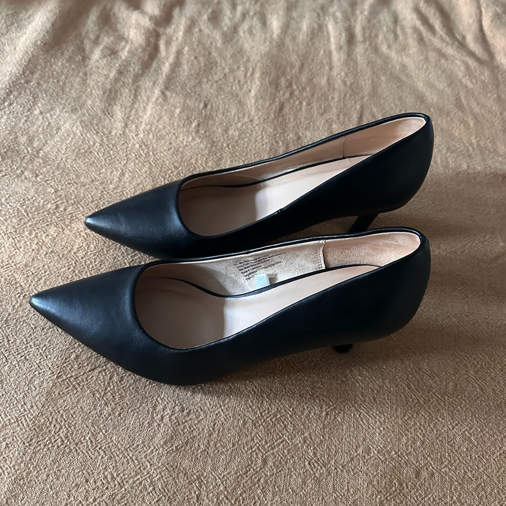 a new day Classic Black Pumps